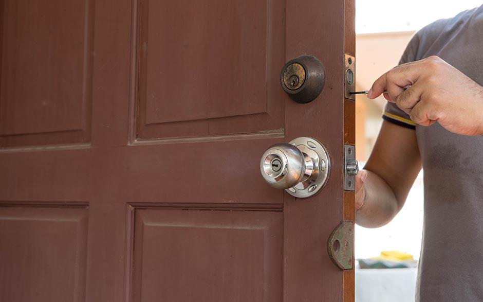 changer une serrure porte d'entrée Plaisir